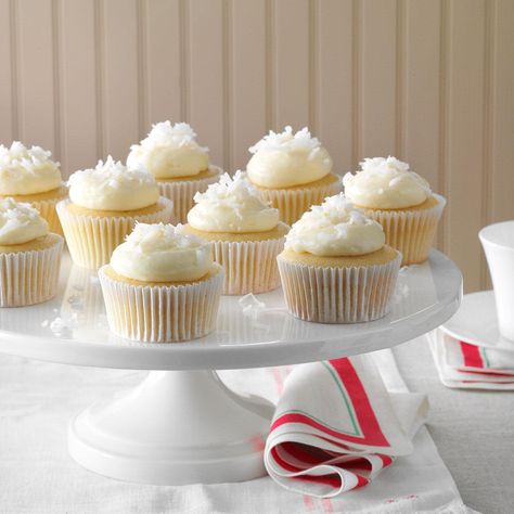 Coconut Dream Cupcakes Recipe -My daughter, Elizabeth, came up with this incredible recipe. The cream cheese in the middle is a fun surprise when someone takes their first bite. —Julie Flournoy, Laurelville, OH Dream Cupcakes, Vanilla Bean Cupcakes, Picnic Desserts, Cake Portions, Tropical Desserts, Spring Cupcakes, Food Cupcakes, Butter Cupcakes, Cake Mug