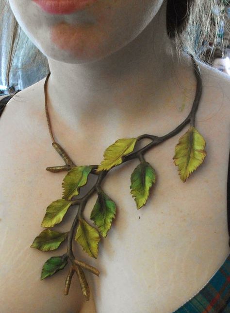 Elf Larp Costume, Water Inspired Jewelry, Druid Jewelry, Leaf Necklace Diy, Druid Priestess, Druid Necklace, Druid Character, Pretty Leaves, Leaves Necklace