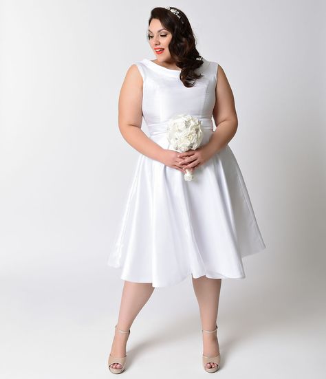 Short White Wedding Dress, Pin Up Clothing, Vintage Inspired Wedding Gown, Vintage Style Wedding Dresses, Vintage Inspired Wedding Dresses, Plus Size Brides, Curvy Bride, Short Gowns, Tea Length Wedding Dress