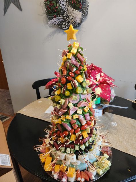 Carved out a large foam cone and covered it with press-n-seal. Put a spinach leaf under each pick for green effect. Charcuterie Trees, Charcuterie Tree, Christmas Charcuterie Board, Christmas Charcuterie, Charcuterie And Cheese Board, 3d Christmas, Charcuterie Boards, Charcuterie Board, Appetizer Recipes