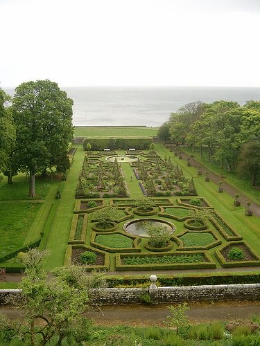 11 0357 - Dunrobin Castle Garden | Explore nairnbairn photos on Fli… | Flickr - Photo Sharing! British Gardens, Dunrobin Castle, Formal Garden Design, French Gardens, Parterre Garden, English Garden Design, Castle Gardens, Castle Scotland, British Garden