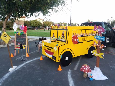 Miss Frizzle Trunk Or Treat, Trunk Or Treat Magic School Bus, Trunk Or Treat Ideas For Cars For Church Cookie Monster, Cookie Monster Car Trunk Or Treat, Magic School Bus Trunk Or Treat, Trunk Or Treat Candy Monster, Halloween Yard Art, Halloween Baskets, Magic School Bus