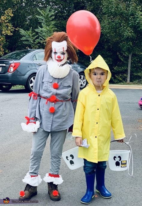 Penny Wise Diy Costume, Boys Pennywise Costume, Pennywise And Georgie Costume, Kids Halloween Costumes For Boys, Georgie Costume, Pennywise And Georgie, Creative Diy Costumes, Pennywise Mask, Halloween Pennywise