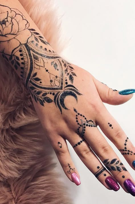 henna; henna designs; henna tattoo; henna designs hand; henna designs easy; Mandala Reference, Tattoo Main, Full Hand Tattoo, Mandala Hand Tattoos, Jagua Henna, Henna Style Tattoos, Henna Drawings, Tattoo Designs Hand, Henna Inspired Tattoos