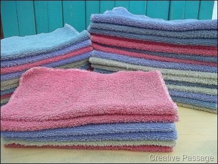 Old towels are in every household but before tossing them away, here are 16 nifty ways to repurpose them. Upcycle Towels, Diy Womens Clothes, Recycled Towels, Clothes Makeover, Crafts Upcycling, Washcloth Crafts, Recycle Old Clothes, Sanitary Towels, Diy Towels