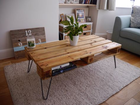 Hairpin leg pallet coffee table Hairpin Coffee Table, Idea Bedroom, Hairpin Legs, Wooden Coffee Table, Pallet Table, Pallet Coffee Table, Diy Furniture, Coffee Table, Bedroom