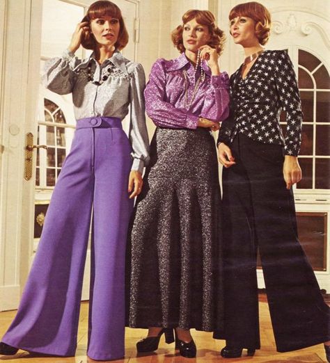 Every day 70s bell-bottoms and long skirts 70s Fashion Bell Bottoms, 70s Fashion Women, 70s Mode, 70s Fashion Outfits, 1970 Fashion, Istoria Modei, Style Année 70, Moda Hippie, Outfit Essentials