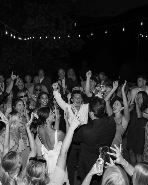 Amaia and Cole know how to throw a party!! It only gets better as you scroll 🎶 Turning dance floor moments into black and white magic is seriously my favorite thing🤩. Stripping away the color shifts the focus to the raw energy, movements, and emotions. Amidst the chaos it’s the expressions and epic dance moves that draw your eye in 🖤🤍;) Turning Dance, Wedding Dance Party, White Magic, Future Wedding Plans, Throw A Party, Wedding Dance, Wedding Plans, Dance Party, The Chaos