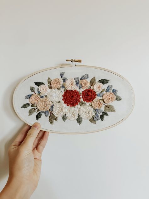 Work Room Decor, Stitches Flower, Floral Bouquet Embroidery, Embroidery Bouquet, Vintage Nakışlar, Room Decor Bohemian, Bouquet Embroidery, Embroidery Custom, Graduation Bouquet