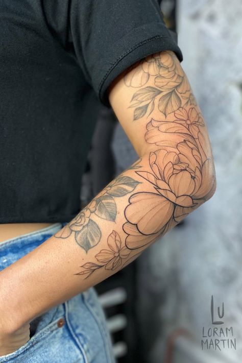 Shows a black linework tattoo of a large peony flower and leaves on a mid arm, which bends with the elbow. Voll Arm-tattoos, Around Arm Tattoo, Elbow Tattoos, Floral Tattoo Sleeve, Flower Tattoo Sleeve, Peonies Tattoo, Arm Sleeve Tattoos, Tattoo Illustration, Spine Tattoos