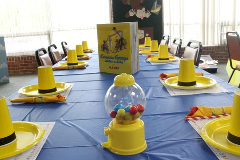 Curious George Birthday Center Piece and Table Setting Curious George Table, Curious George Centerpiece, Curious George Theme Party, Curious George Centerpiece Ideas, Curious George Birthday Party, Curious George Party, Planner Themes, Curious George Birthday, Baby 2