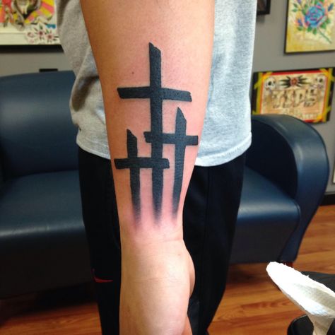 Que injusticia nos han echo 3 Crosses Tattoo Men Bicep, 3cross Tattoo Design, Cross With Mountains Tattoo, Cross And Mountain Tattoo, 3 Crosses Tattoo Stencil, Hand Tattoos For Men Ideas Design, 3 Crosses Tattoo Men Forearm, 3 Cross Tattoos For Men, Forearm Cross Tattoo Men