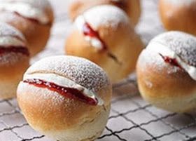 Devonshire Split Buns, Devonshire Splits Recipe, Devonshire Splits, Cream Buns, Iced Buns, British Baking Show Recipes, British Bake Off Recipes, English Recipes, Cream Bun