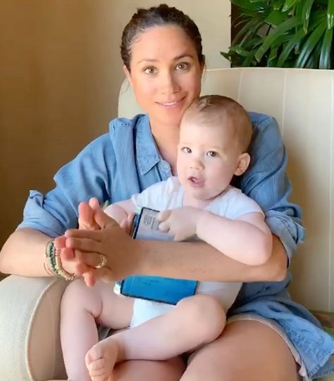 Mother Son Relationship, Archie Harrison, Meghan Markle News, Carole Middleton, Wedding Bun Hairstyles, Beach Wedding Hair, Relaxed Outfit, Wedding Hair Flowers, Wedding Hair Down