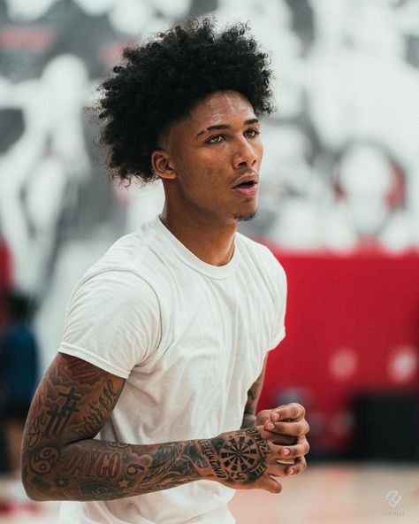 Mikey Williams Haircut, Mikey Williams Wallpaper, Mikey Williams Tattoo, Lebron James Jr, Mikey Williams, Taper Fade Curly Hair, Haircut Tips, Natural Hair Men, Haircut Tip