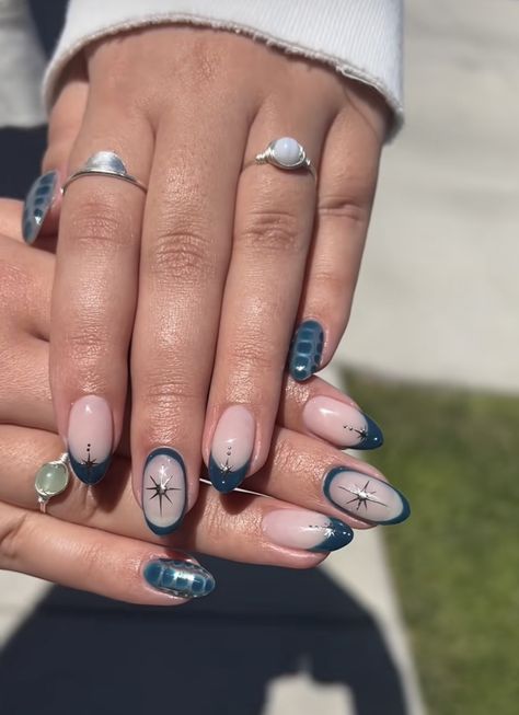 Cold Nail Designs, Nude Nails Blue Design, Birthday Nail Almond, Silver Almond Nails Designs, Midnight Blue Nail Ideas, Solid Nails With Design, Blue Nail Designs Winter, Navy Fall Nails Ideas, Subtle Nail Art Classy