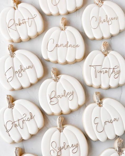 custom pumpkin sugar cookies place settings by Bouge Cookie Company Cookie Place Setting, Friends Giving Cookies, Friendsgiving Cookies Decorated, Thanksgiving Cookie Name Cards, Friendsgiving Sugar Cookies, Thanksgiving Theme Cookies, Friendsgiving Cookies, Friendsgiving Cake, Casual Thanksgiving Dinner