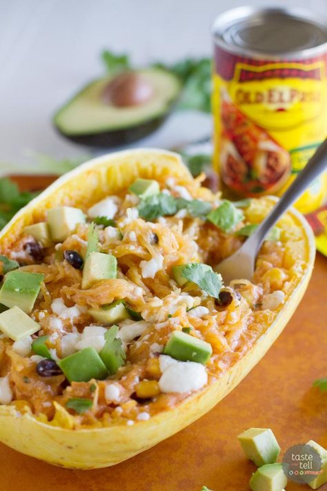 Southwestern Stuffed Spaghetti Squash - Taste and Tell Enchilada Spaghetti Squash, Enchilada Spaghetti, Stuffed Spaghetti Squash, Taste And Tell, Spaghetti Squash Recipes, Monterey Jack, Paula Deen, Squash Recipes, Meatless Meals