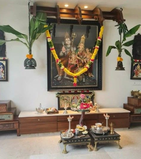 Indian Prayer Room Ideas, Traditional Wall Painting, Pooja Room Designs, Pooja Room Ideas, Pooja Door Design, Puja Decor, Home Flower Decor, Pooja Decor, Simple Living Room Decor