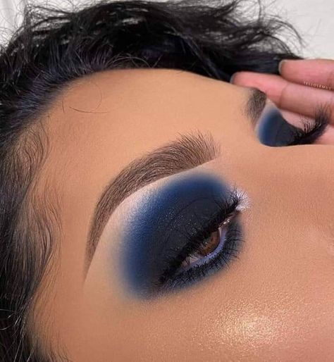 Black And Blue Makeup Looks, Blue And Black Makeup Looks, Black And Blue Makeup, Dark Blue Makeup, Blue Smokey Eye Makeup, Cute Eye Makeup, Eye Makeup Pictures, Eye Makeup Designs, Colorful Eye Makeup