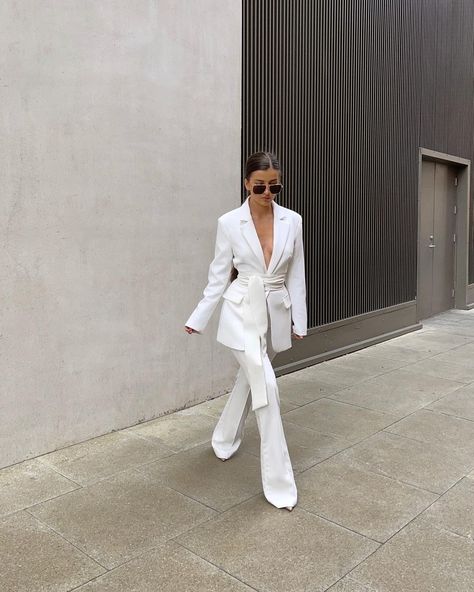 Because of Alice on Instagram: “@aliceoliviac wearing our classic blazer with detachable longline obi wrap belt, paired with our matching wide leg suit trousers in shade…” Black Feminine Outfit, Because Of Alice, Chic Office Outfit, Chic Work Outfit, White Suit, Classy Work Outfits, Stylish Work Outfits, Classic Blazer, Workwear Fashion