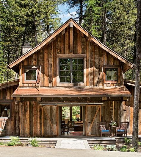 Barn House Exterior, Old Rustic Farmhouse, Small Barn Home, Rustic Barn Homes, Small Rustic House, Small Barn House, Small Barns, Barn Houses, Barn Siding