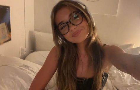 Sophia Birlem Aesthetic, Soph Birlem, Sophia Birlem Brown Hair, Sophie Birlem, Sophie Birlem And Friends, Sophia Birlem And Friends, Sophia Birlem Night Selfie, Sophia Bella Birlem, Sophia Birlem At The Beach