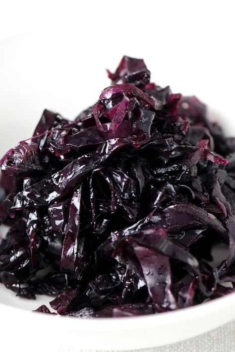 Cooked Red Cabbage, Red Cabbage Recipe, Confit Duck Leg, Confit Duck, Kohlrabi Recipes, Winter Side Dishes, Pickled Red Cabbage, Red Cabbage Recipes, Cured Egg