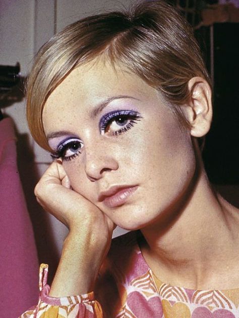 60’s Makeup, Dramatic Eyeshadow, 1960s Makeup, Twiggy Makeup, Vintage Makeup Looks, 60s Makeup, 70s Makeup, 60s Hair, Makeup Icons