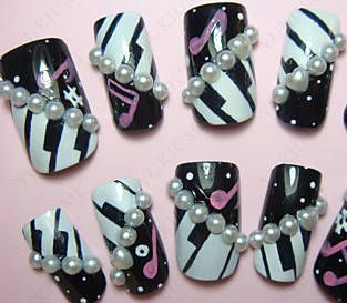 Pearls - notes - piano Piano Nails, Music Note Nails, Music Nail Art, Music Nails, Concert Nails, Crazy Nail Designs, Japanese Nail Art, Nail Blog, Crazy Nails