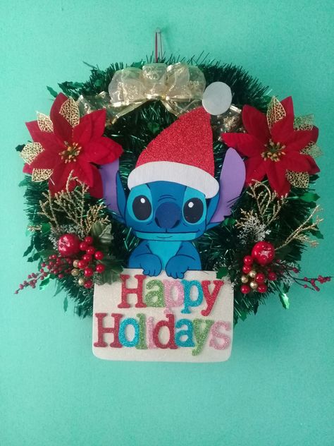 Stitch Christmas Ornament, Lilo And Stitch Christmas Ornaments Diy, Stitch Navidad Disney, Christmas Crafts Disney Wreath, Xmas Wreaths Disney, Novelty Christmas, Christmas Ornaments, Holiday Decor, Christmas