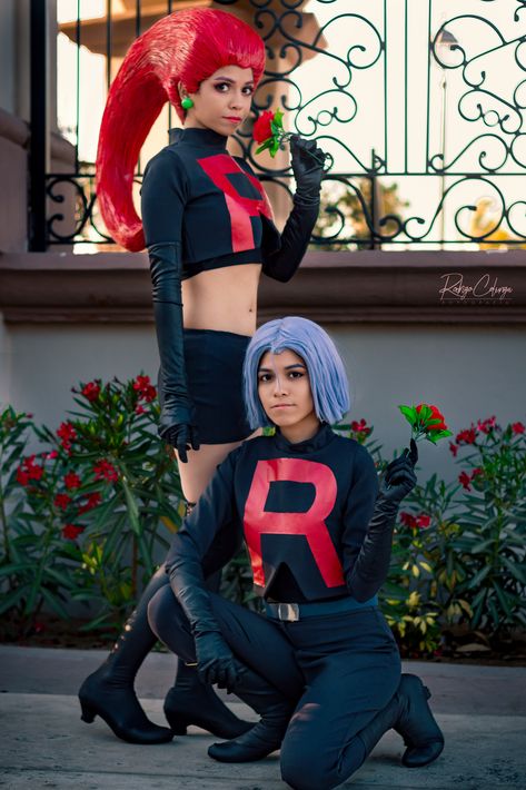 Team Rocket Black Cosplay (Pokemon). Rocket Cosplay, Team Rocket Cosplay, Jessie Costume, Cosplay Pokemon, Black Cosplay, Couple Costumes, Pokemon Cosplay, Black Costume, Team Rocket