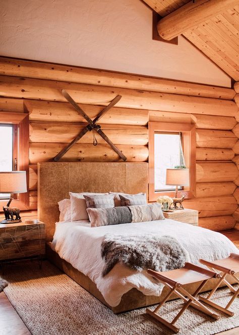 This Cozy Log Cabin Will Make You Count Down the Days to Winter Cabin Bedroom Decor, Cozy Cabin Decor, Cabin Interior Design, Log Cabin Interior, Cozy Log Cabin, Log Home Interiors, Cabin Bedroom, Log Home Decorating, Log Cabin Decor