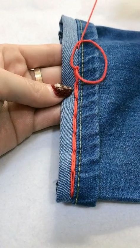 Hemming Jeans, Jeans Sewing, Diy Clothes Hacks, Sewing Shorts, Sewing Tutorials Clothes, Sew Ins, Bangs Short, Diy Fashion Hacks, Shoe Lace Tying Techniques