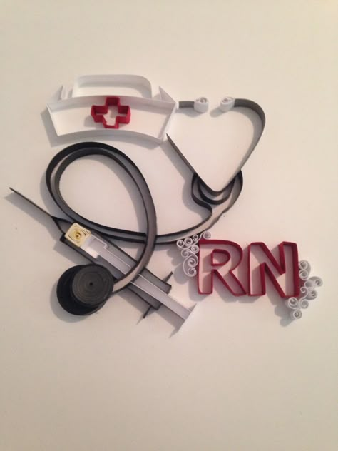 Nurse quilling for a special nurse that has helped when you were in need Quilling Graduation, Quilling Quotes, Paper Quilling Stethoscope, Quilling Paper Organization, Quilling Skull Patterns, Nurses Gifts Diy, Neli Quilling, Paper Quilling Flowers, Paper Quilling Cards