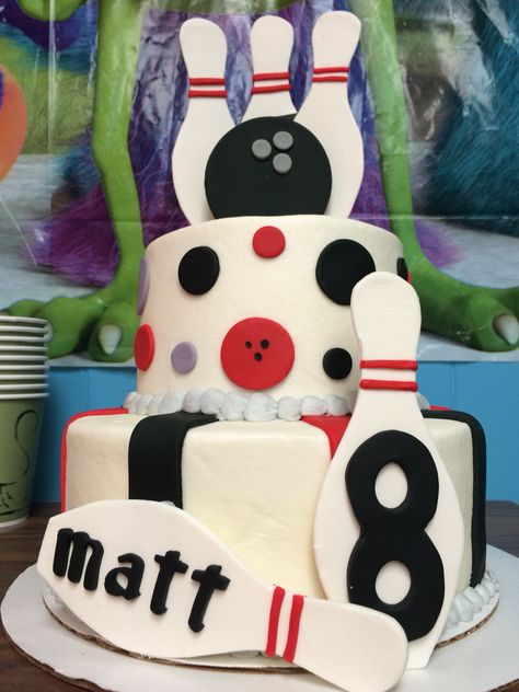 Bowling cake Bowling Cakes, Bowling Alley Party, Bowling Party Themes, Bowling Cake, 7th Birthday Cakes, Bowling Birthday Party, Bowling Party, First Birthday Party Themes, Cakes For Men