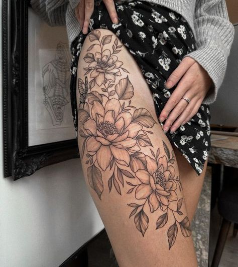 𝓯𝓵𝓸𝓻𝓪𝓵 𝓽𝓪𝓽𝓽𝓸𝓸 𝓪𝓻𝓽𝓲𝓼𝓽 on Instagram: "Hip tattoos are my absolute favorites when it comes to placement 🥰 Would love to do more like this one 🥰✨ #leedstattoo #leedstattooartist #floraltattoo #floraltattoodesign #hiptattoo #hiptattoodesign #floraltattooartist #finelinetattooartist #finelinetattoo" Large Thigh Tattoo, Floral Thigh Piece, Floral Hip Tattoo, Hip Tattoo Designs, Thigh Sleeve, Hip Tattoos, Thigh Piece, Floral Tattoo Design, Botanical Tattoo