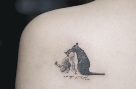 dezente-tattoo-ideen-frauen-katzen-haustieren-tätowieren Kitten Tattoo, Places To Get Tattoos, The Trend Spotter, Single Line Tattoo, Best Tattoo Ideas, Cat Tattoos, Tattoo Ideas For Women, Most Popular Tattoos, Cross Tattoo