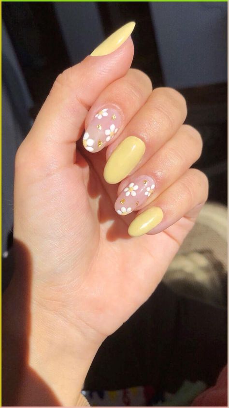 Flower Nail Designs Yellow, Yellow Nails White Flower, Pink Nails Yellow Flower, Yellow Nails With Flower Design, White And Yellow Nails Ideas, Yellow Hoco Nails, Yellow Flower Nail Designs, Pale Yellow Nails Design, White Yellow Nails