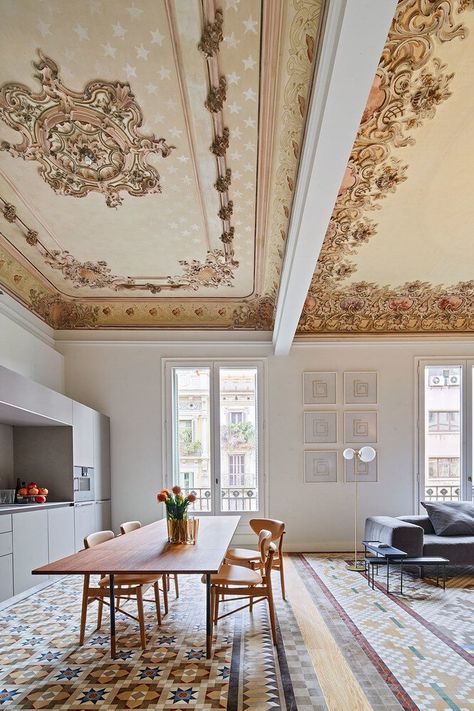 European Apartment, Barcelona Apartment, Ambience Lighting, Danish Furniture, Interior Design Magazine, Painted Ceiling, Italian Furniture, Apartment Interior, New Classic