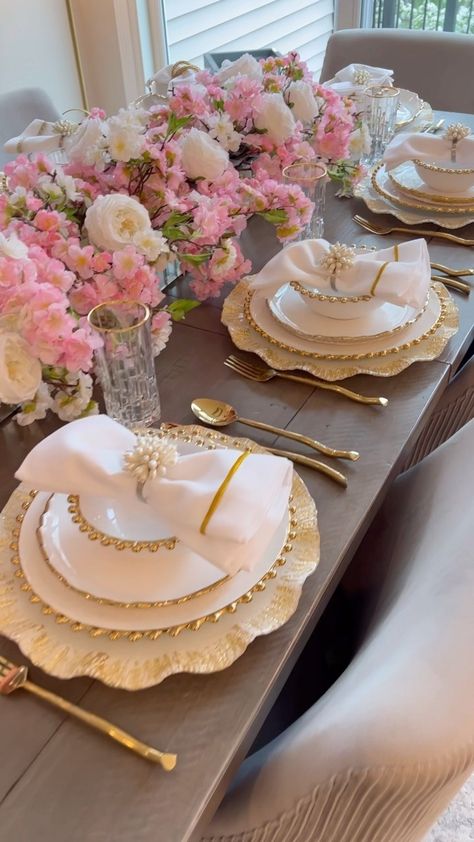 Farah Merhi (@farahjmerhi) • Instagram photos and videos Farah Merhi, Buffet Style Dinner, Food Set Up, Buffet Style, Dining Room Centerpiece, Beautiful Tablescapes, Intimate Dinner, Styling A Buffet, Home Decor Hooks