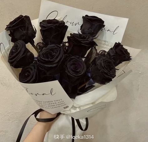 Dark Bouquet, Black Rose Bouquet, Black Bouquet, Luxury Flower Bouquets, Boquette Flowers, Black Tulips, Enemies To Lovers, Black Roses, Park Sunghoon