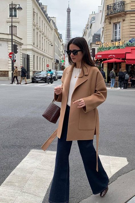 28 Wool-Coat Outfit Ideas to Re-Create All Winter | Who What Wear Smart Casual Jeans, Wool Coat Outfit, Coat Outfit Ideas, Winter Coat Trends, White Wool Coat, Gray Wool Coat, Jeans Outfit Fall, Coat Trends, Jeans Outfit Casual