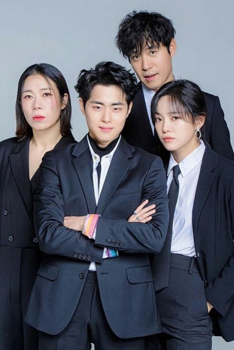 Jo Byung Gyu And Sejeong, Jo Byeong Gyu, Uncanny Counter Season 2, Drama Recommendations, Jo Byung-gyu, The Uncanny Counter, Noodle Shop, Uncanny Counter, Family Photoshoot Poses