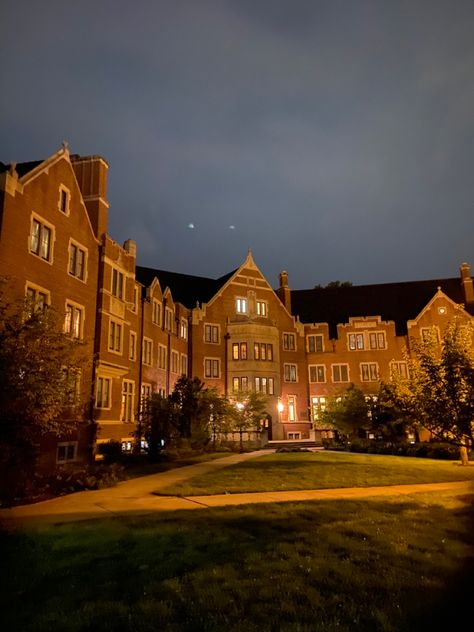 Germany College Aesthetic, Boarding School Campus, University Vibes, Seven Minutes In Heaven, Campus Aesthetic, Lincoln University, University Architecture, Student Of The Year, Brown University