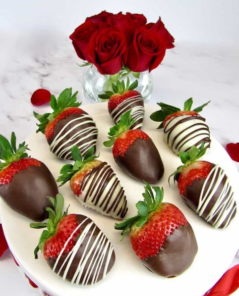 Strawberries With Cream, Cinnamon Sugar Desserts, Chocolate Swirl Cheesecake, Chocolate Covered Strawberry Recipe, Dipped Strawberries, Lemon Muffins, Pecan Cake, Chocolate Dipped Strawberries, Strawberry Filling