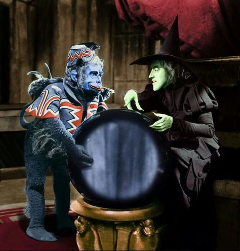 Flying monkey's still scare me!! Wizard Of Oz Movie, Margaret Hamilton, Wizard Of Oz 1939, Wicked Witch Of The West, Flying Monkeys, Fear Of Flying, Land Of Oz, The Wonderful Wizard Of Oz, Kids' Movies