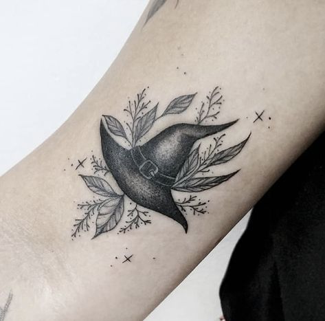 Witchy Hat Tattoo, Pretty Witch Tattoo Ideas, Witchy Moth Tattoo Ideas, Witches Tatoos, Womens Witchy Tattoos, Granny Weatherwax Tattoo, Mystical Creatures Tattoo Ideas, Forest Witch Tattoo, Best Friend Witchy Tattoos