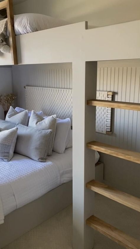 Loft Guest Room [Video] | Diy loft bed, Room design bedroom, Diy bunk bed Bunk Bed Rooms, Diy Loft, Diy Loft Bed, Diy Bunk Bed, Bunk Beds Built In, Bunk Rooms, Loft Bedroom, Decor Studio, Studio Studio