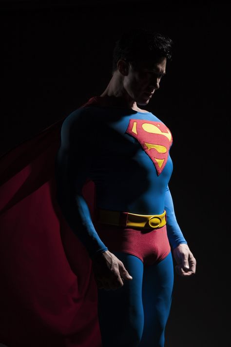 Classic Superman, Superhero Dress Up, Superman Boy, Superhero Dress, Superman Suit, Superman Characters, Superman Cosplay, Cosplay Photoshoot, Kal El